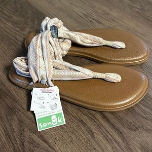 NWT Sanuk Yoga Sling